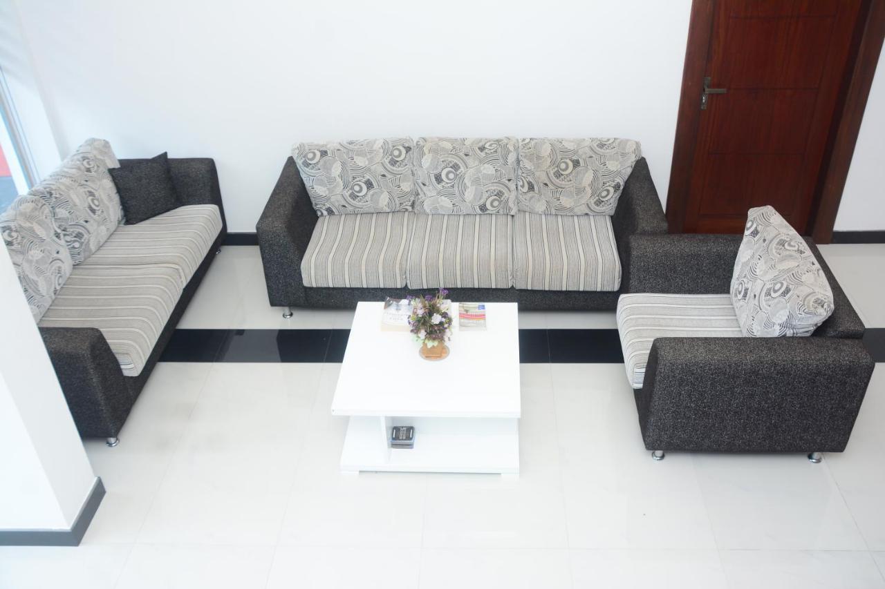 Concey Transit Hotel Airport View Катунаяка Экстерьер фото